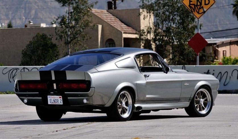 Вид сзади 1967 Ford Mustang Eleanor